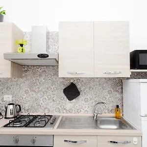 vivimihome-crespi-house-a-3-minuti-dalla-metro.it-lombardy.com/